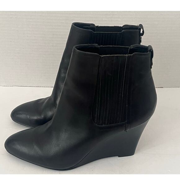 Women's Sam Edelman Black Leather Pull On 4 inch Wedge Boots Booties Size 10 - Picture 1 of 8